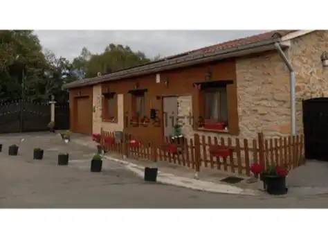 Vista exterior de Casa o xalet en venda en El Berrón - La Carrera
