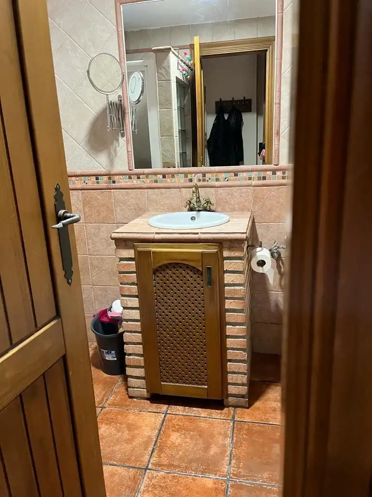 Baño de Apartamento de alquiler en Algeciras con Aire acondicionado, Jardín privado y Amueblado