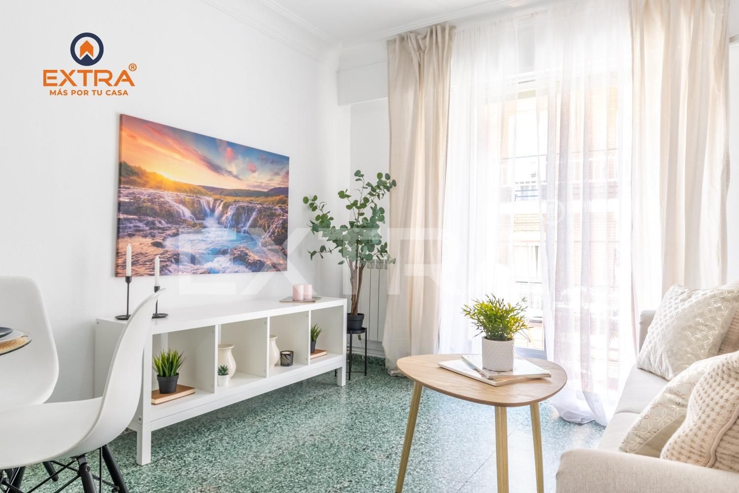 Living room of Flat for sale in  Madrid Capital