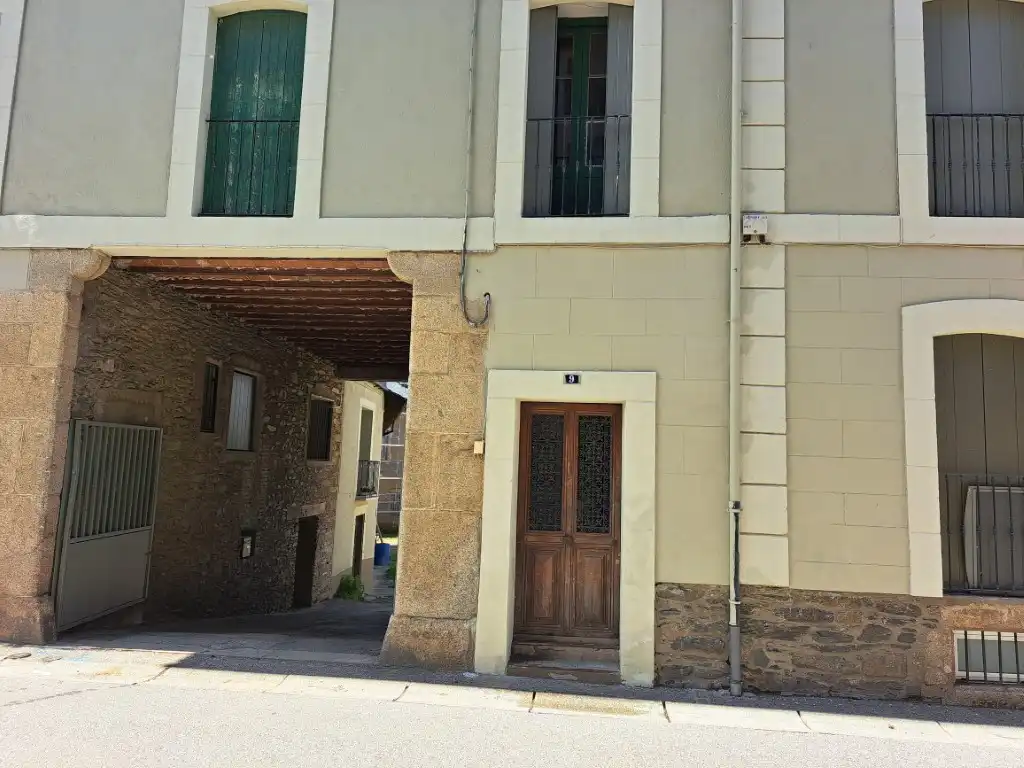 Vista exterior de Àtic de lloguer en Osséja amb Calefacció, Parquet i Traster