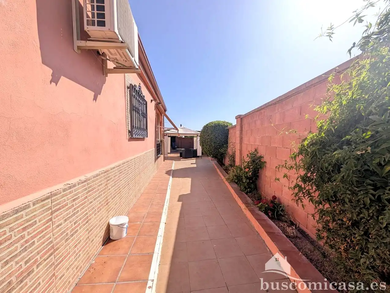 Vista exterior de Finca rústica en venda en Linares amb Aire condicionat, Jardí privat i Traster