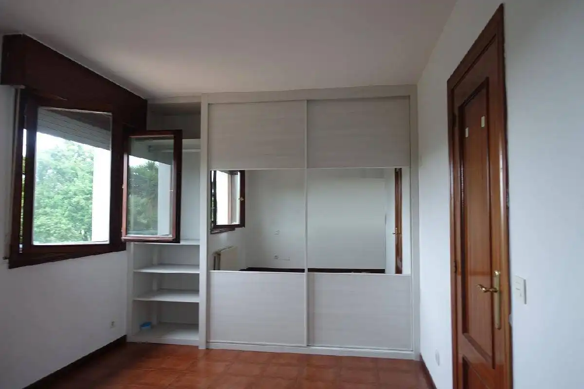 Dormitori de Casa o xalet en venda en Castro-Urdiales amb Calefacció, Jardí privat i Terrassa