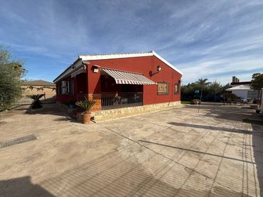 Chalet con piscina en venta en Calle Cristal Urbanización Tarazona 391