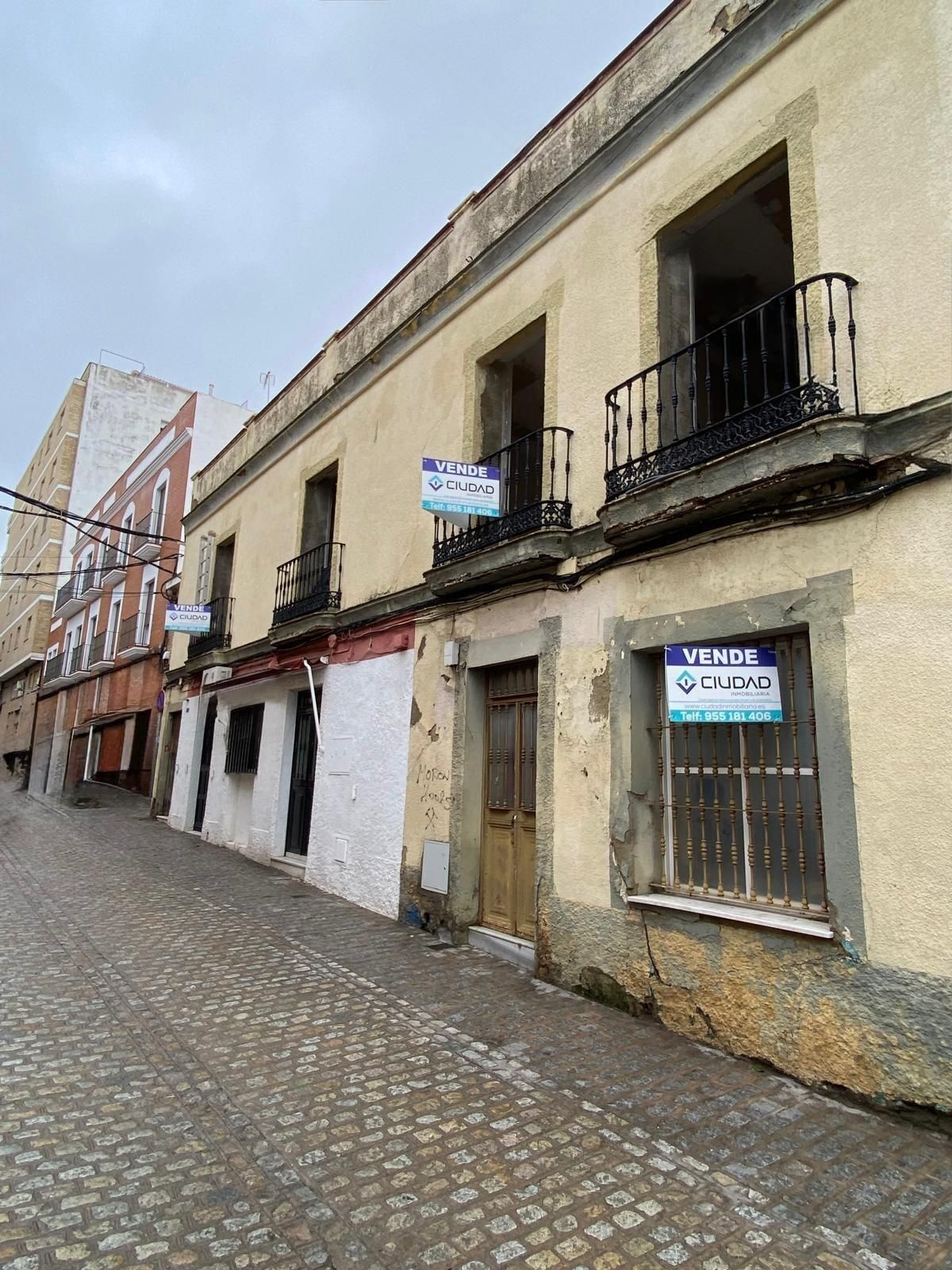 Vista exterior de Pis en venda en Morón de la Frontera amb Terrassa