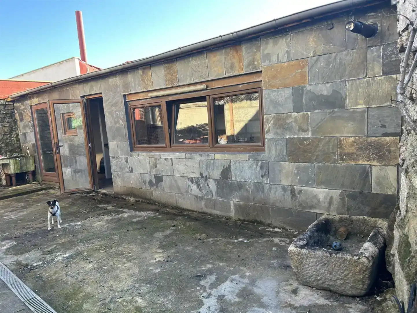 Vista exterior de Planta baixa en venda en O Carballiño   amb Jardí privat, Traster i Moblat