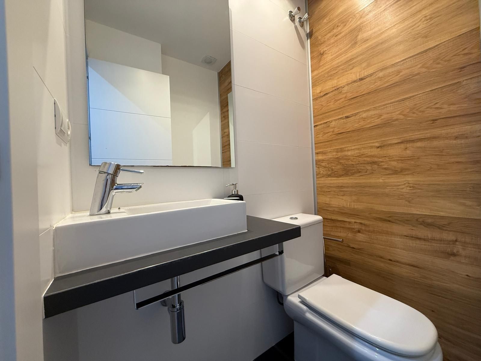 Bany de Pis de lloguer en Elche / Elx amb Balcó