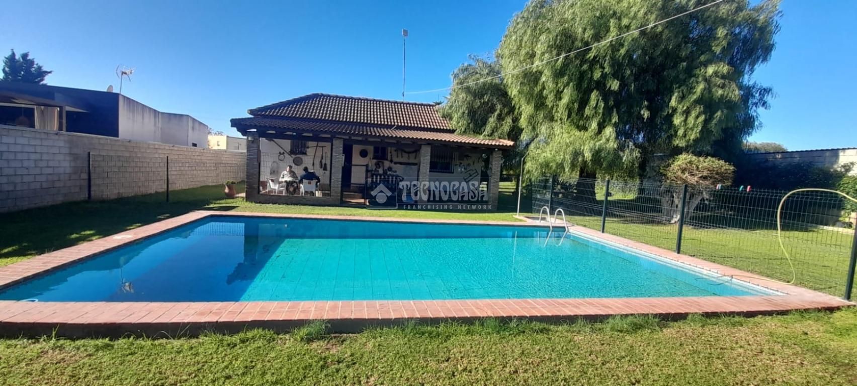 Schwimmbecken von Country house zum verkauf in Coria del Río