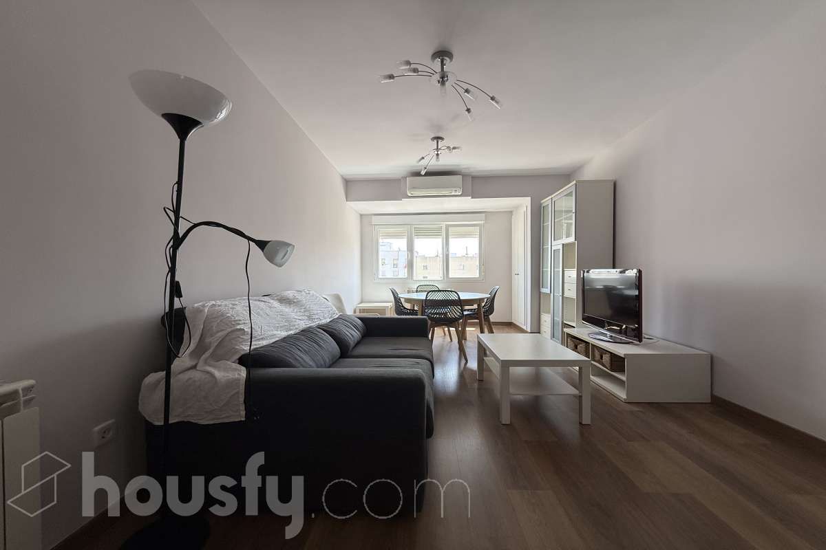 Living room of Flat to rent in  Madrid Capital  with Heating, Parquet flooring and Furnished