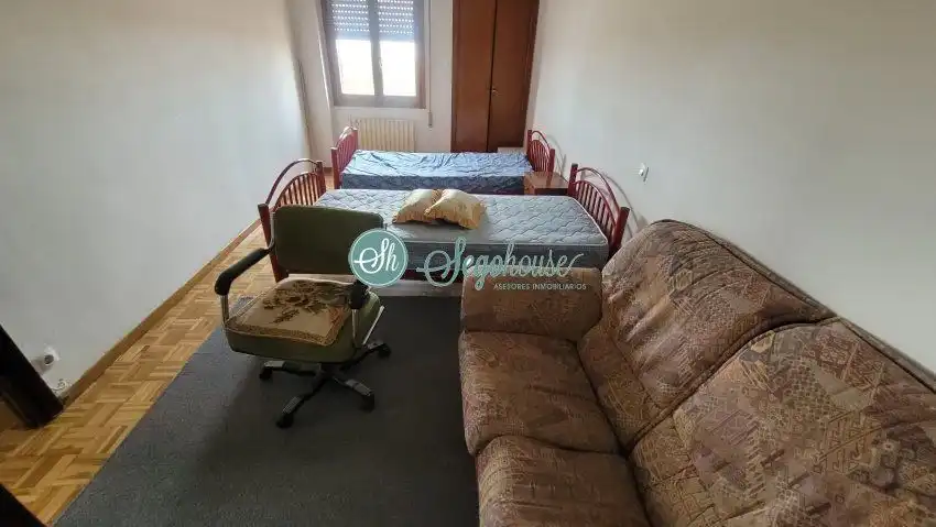 Habitación de Piso en venta en Segovia con Calefacción, Parquet y Terraza