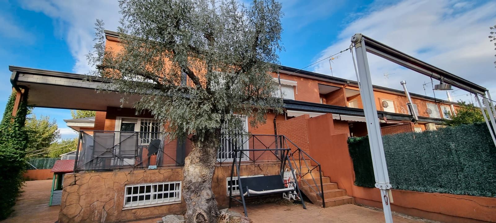 Vista exterior de Casa o xalet en venda en Moralzarzal amb Aire condicionat, Calefacció i Jardí privat