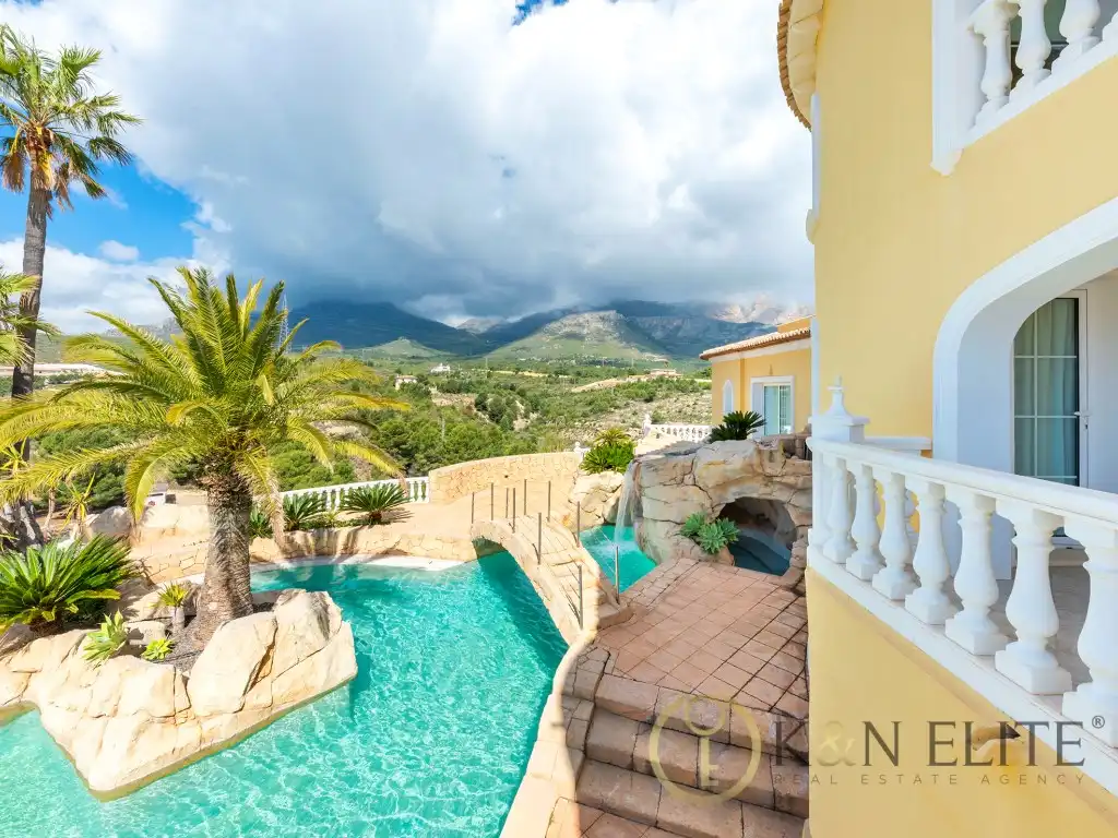 Vista exterior de Casa o chalet en venta en La Nucia con Calefacción, Jardín privado y Terraza