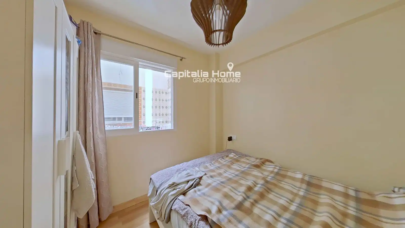 Habitación de Piso en venta en Alicante / Alacant con Aire acondicionado, Calefacción y Amueblado