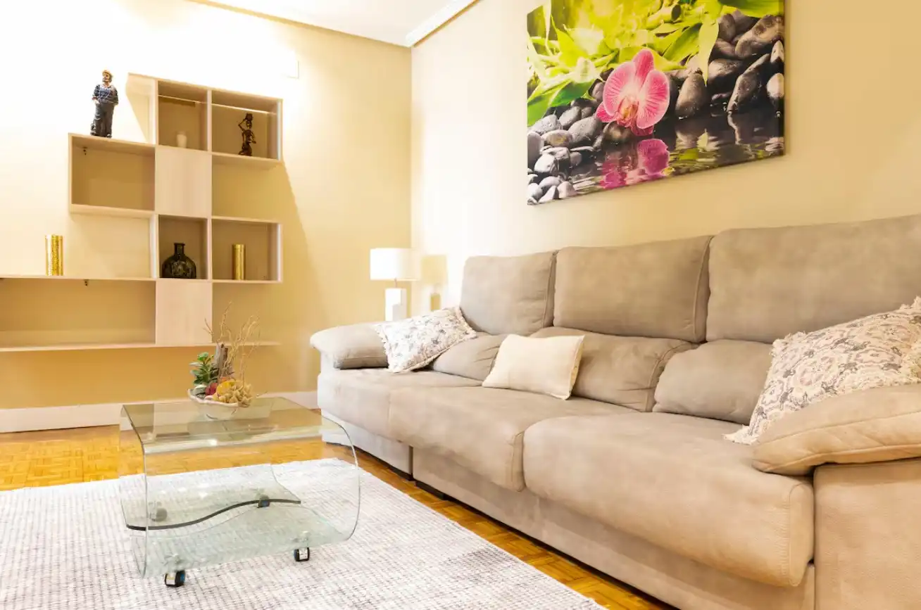 Sala d'estar de Apartament de lloguer en Donostia - San Sebastián  amb Aire condicionat, Calefacció i Parquet