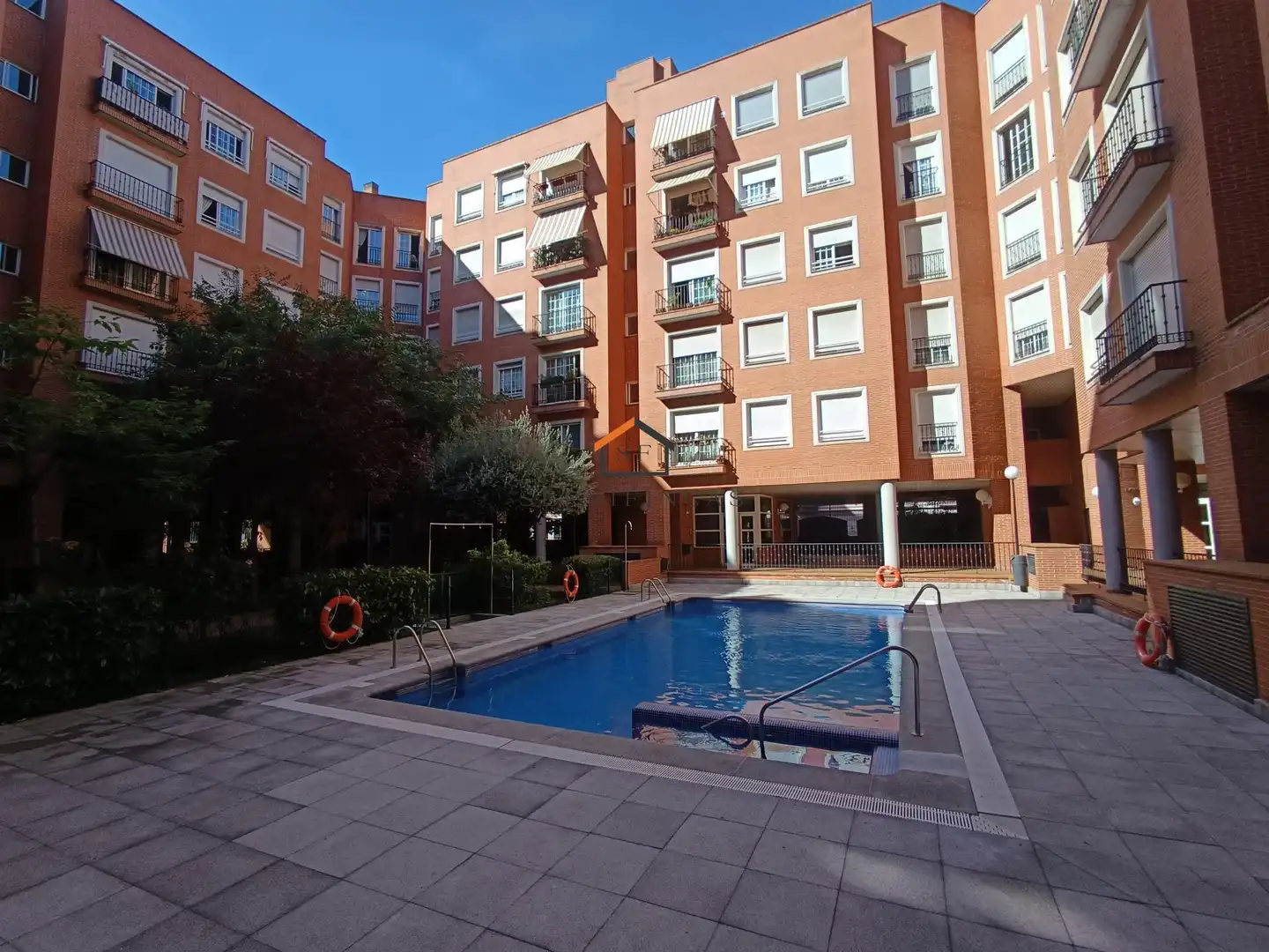 Piscina de Pis de lloguer en Madrid amb Aire condicionat, Calefacció i Parquet