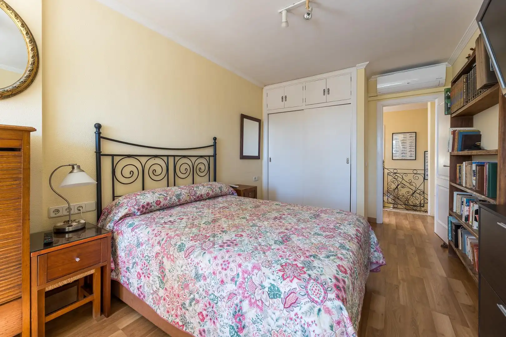 Schlafzimmer von Einfamilien-Reihenhaus zum Verkauf in Ses Salines mit Klimaanlage, Heizung und Terrasse