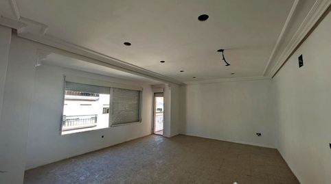 Foto 2 de Piso en venta en Calle Julio Burell, Linarejos, Linares