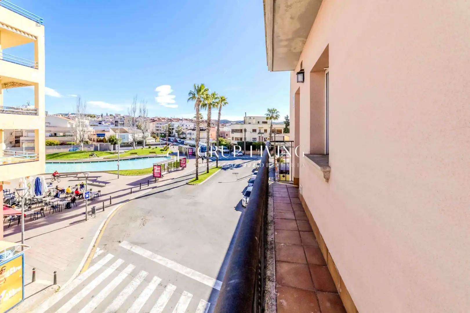 Vista exterior de Pis en venda en Sant Pere de Ribes amb Calefacció, Terrassa i Balcó