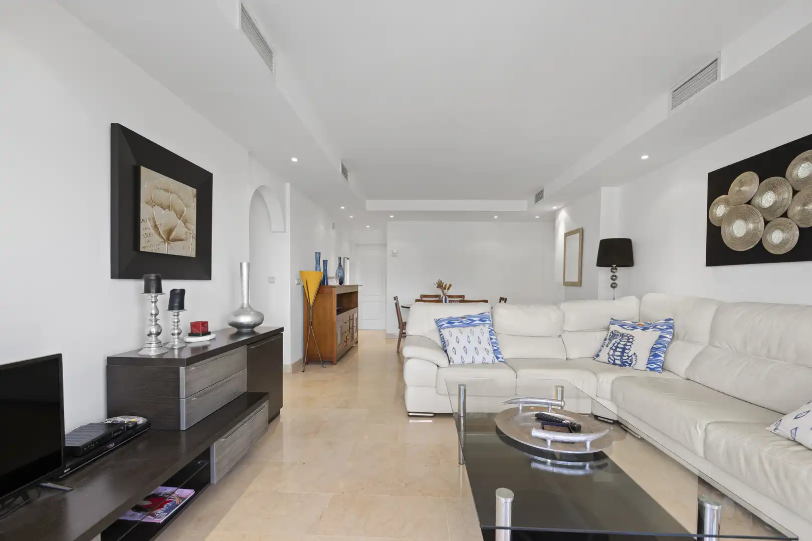 Sala de estar de Apartamento en venta en Marbella con Aire acondicionado, Terraza y Piscina