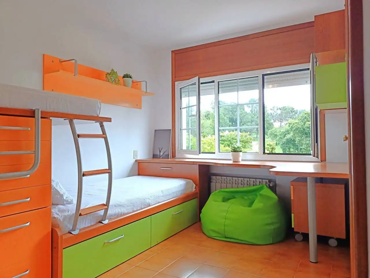 Habitación de Casa o chalet en venta en Oleiros con Calefacción