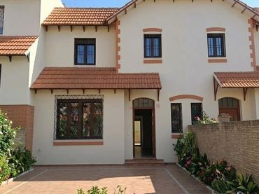 Terraced house with pool for sale in Arco Norte - Avda España