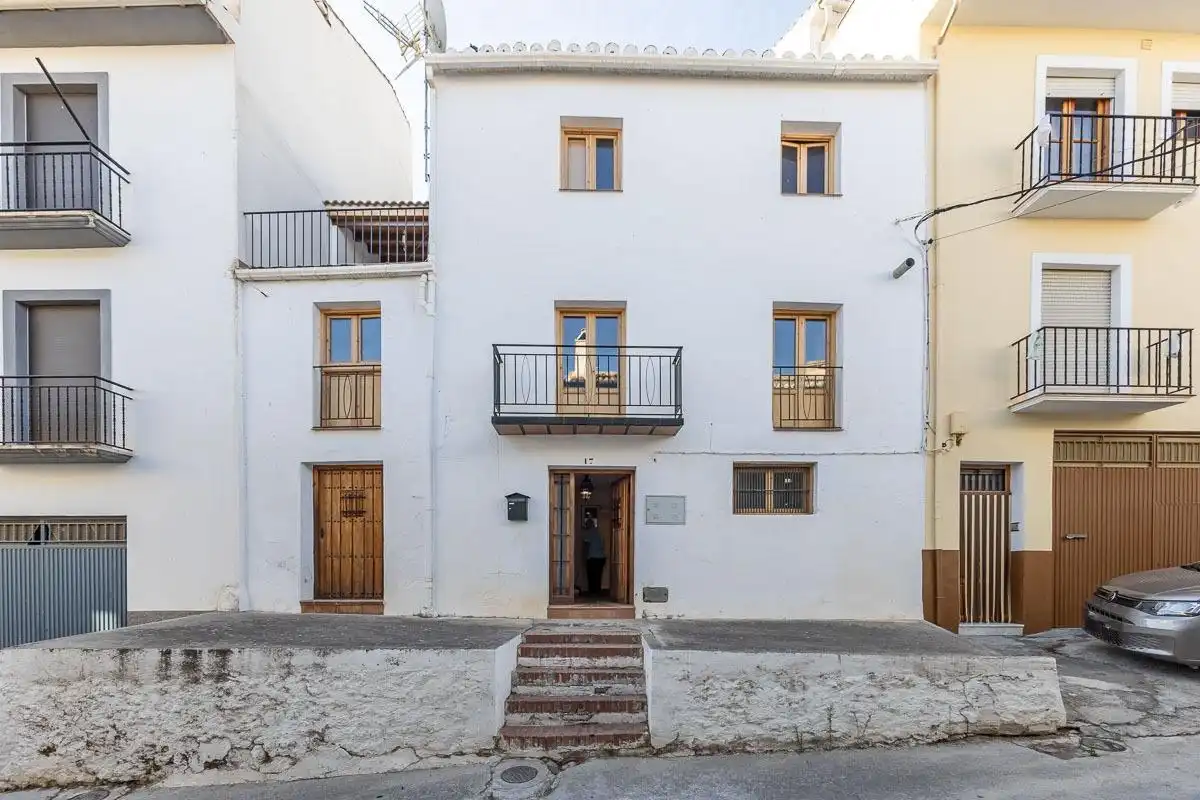 Vista exterior de Casa o xalet en venda en Alhama de Granada amb Terrassa, Moblat i Balcó
