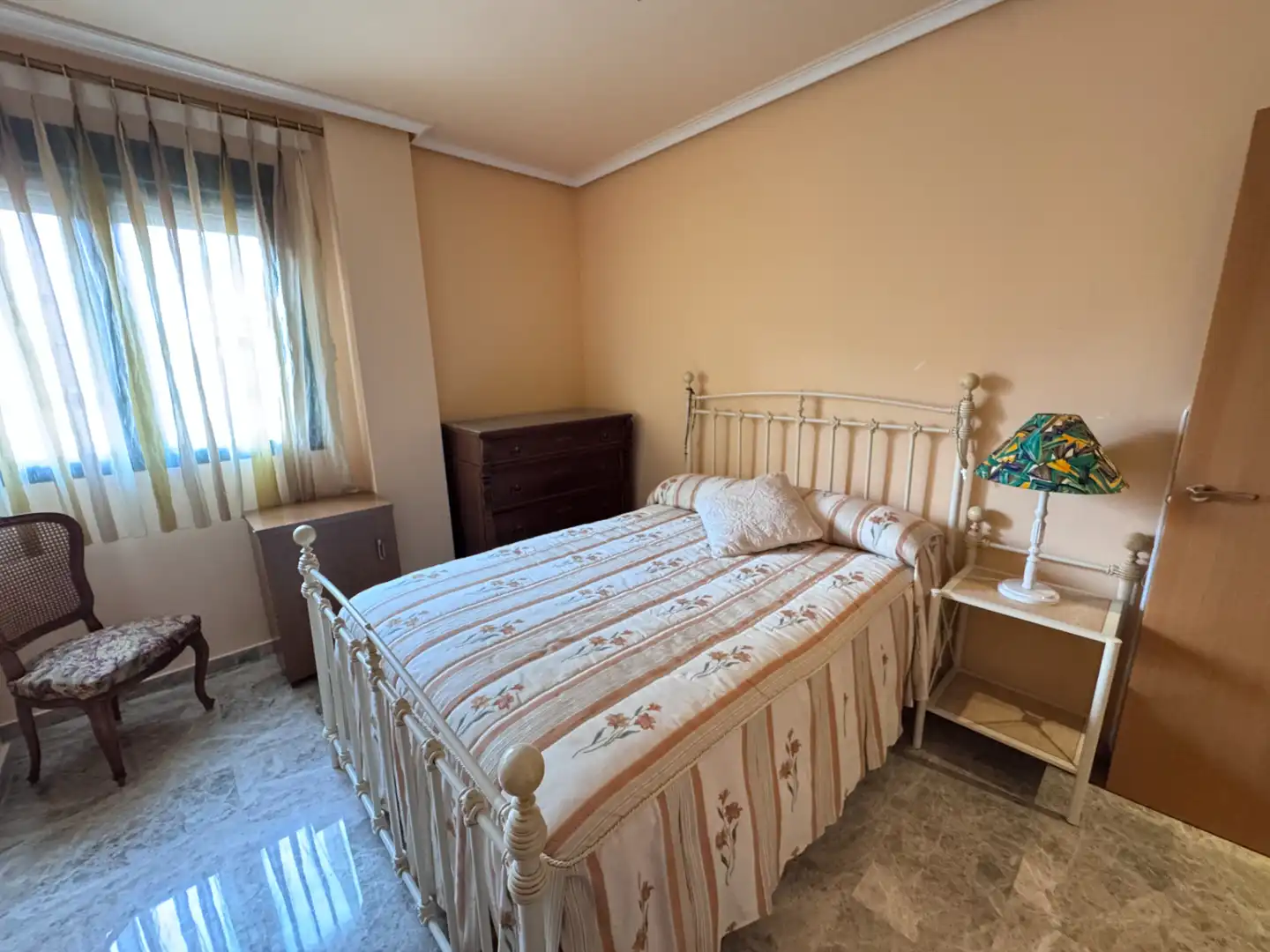 Habitación de Piso en venta en Xirivella con Aire acondicionado, Amueblado y Balcón