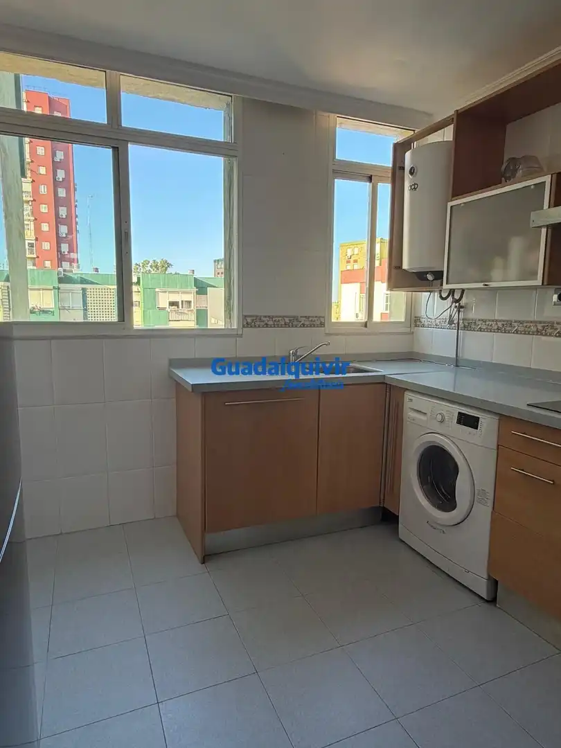 Küche von Wohnung zum Verkauf in Montequinto mit Klimaanlage und Terrasse