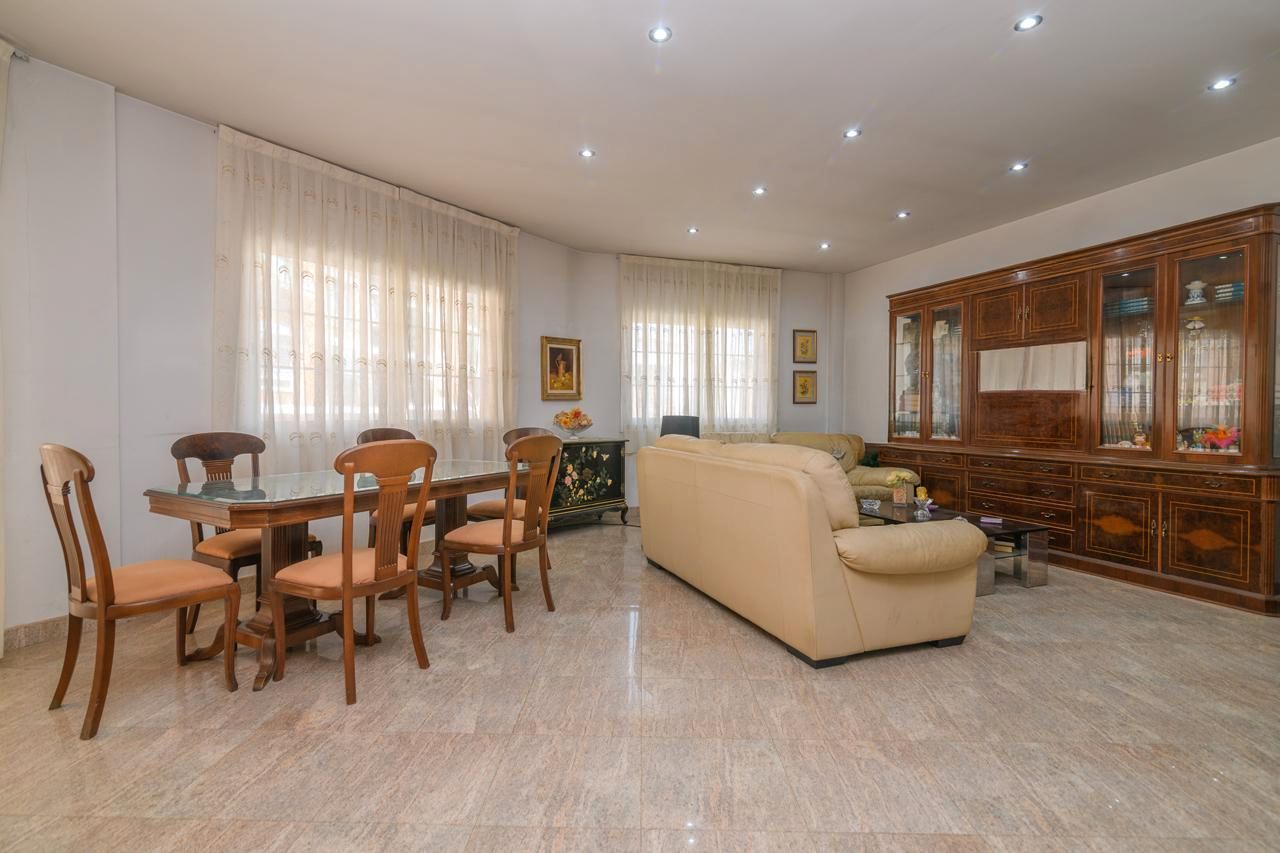 Living room of Flat for sale in L'Hospitalet de Llobregat  with Air Conditioner, Heating and Terrace