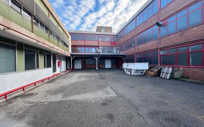 Vista exterior de Nau industrial de lloguer en Sant Joan Despí amb Calefacció i Alarma