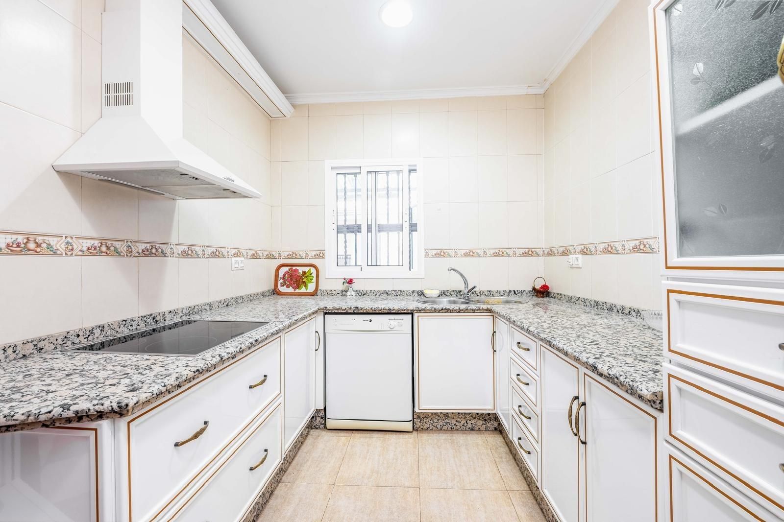 Cuina de Pis en venda en  Sevilla Capital amb Aire condicionat i Traster