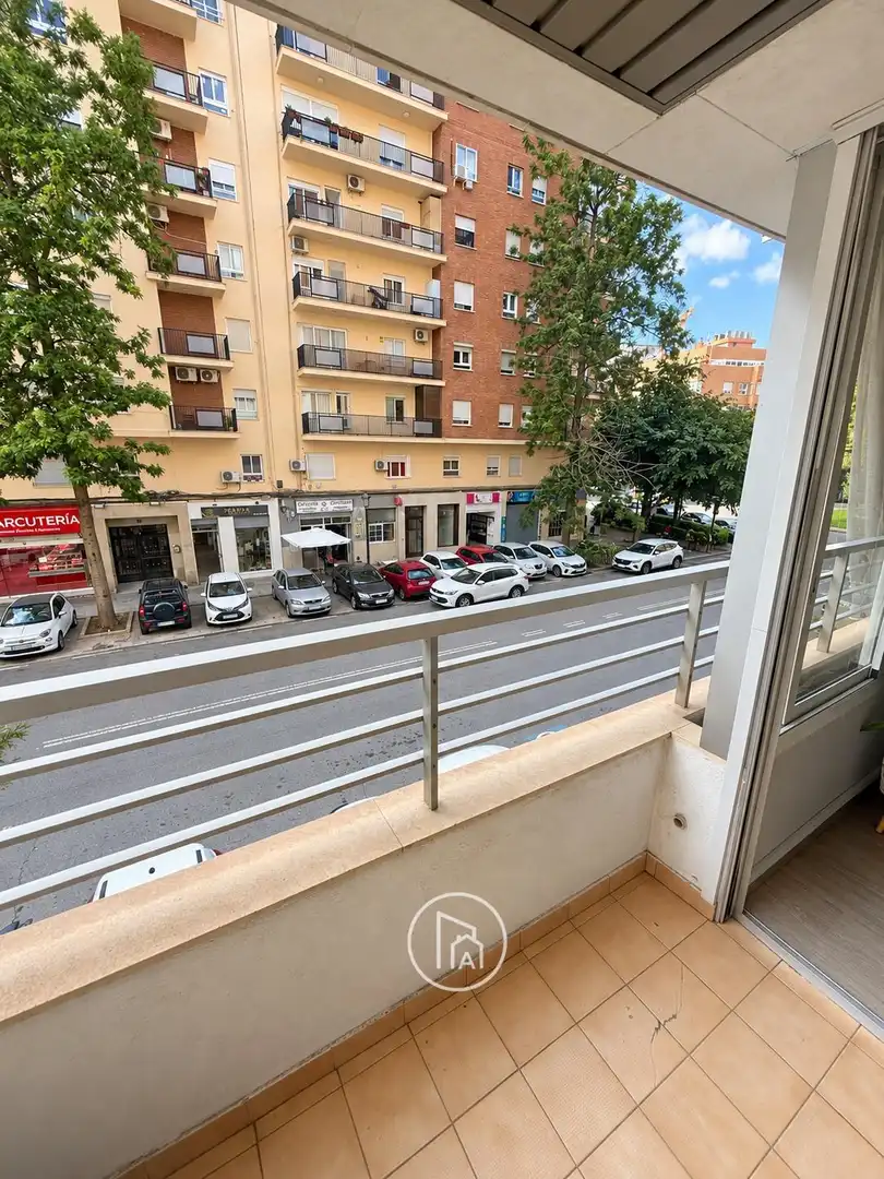Außenansicht von Wohnung zum Verkauf in Valencia mit Klimaanlage, Terrasse und Balkon