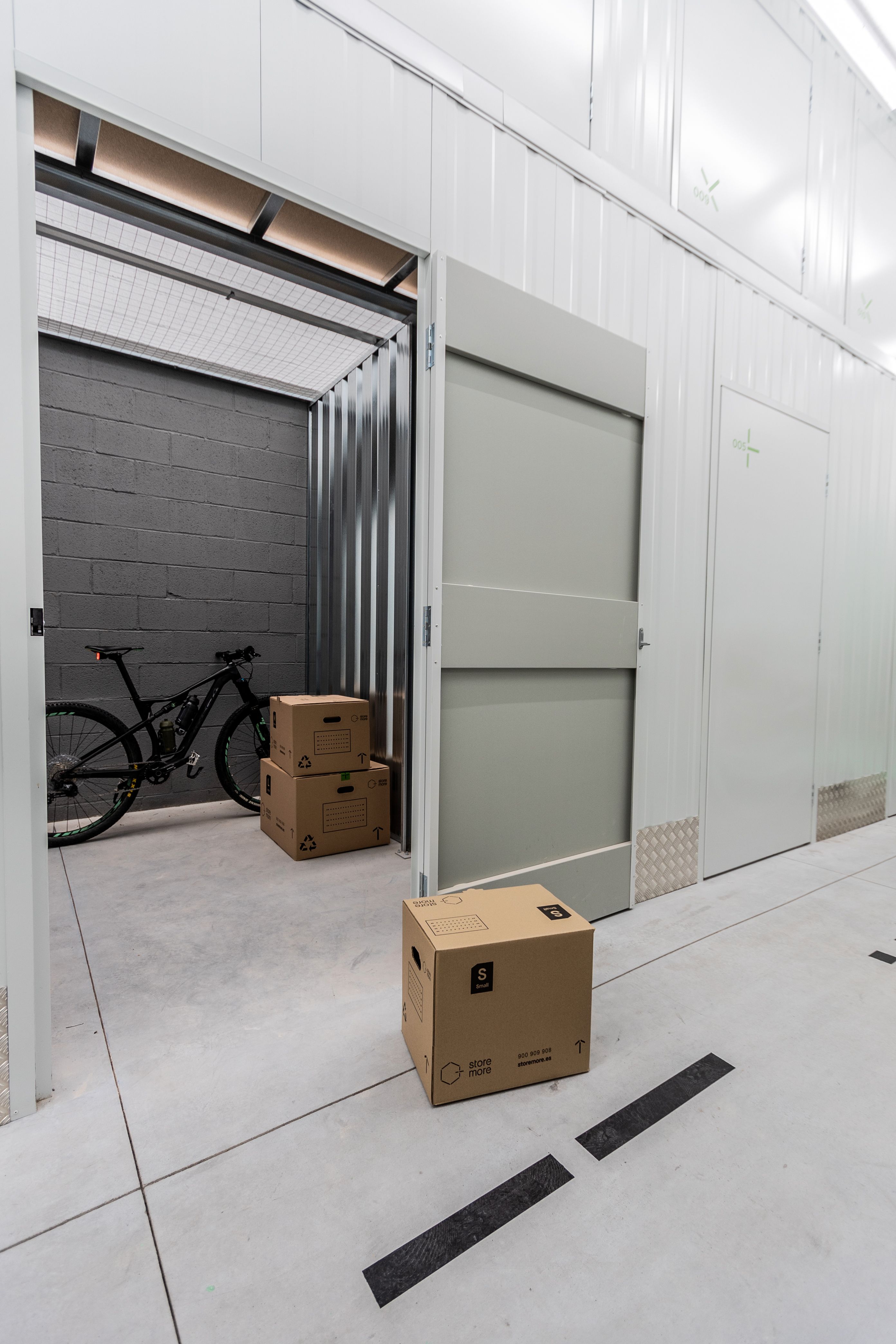 Box room to rent in  Madrid Capital  with Alarm