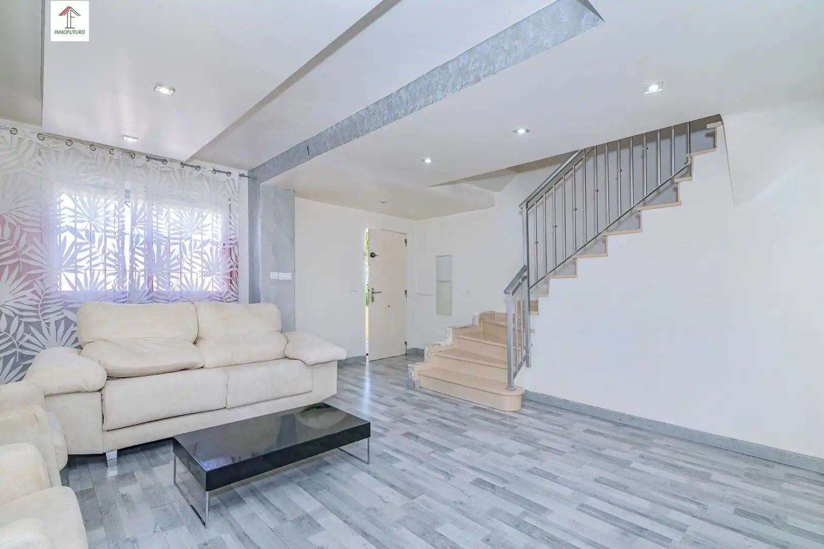 Casa aparellada amb terrassa en venda a Avenida LUIS JAVIER 2, imagen 4
