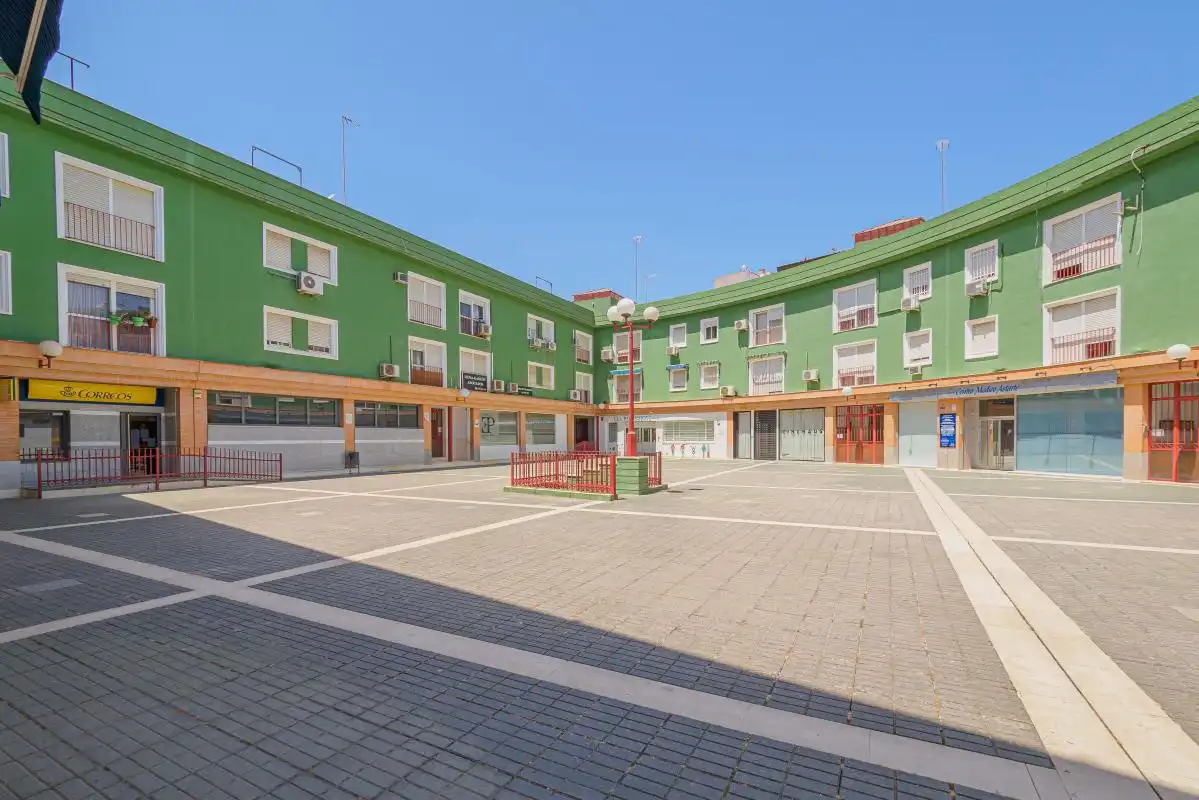 Exterior view of Flat for sale in Camas  with Air Conditioner, Heating and Storage room