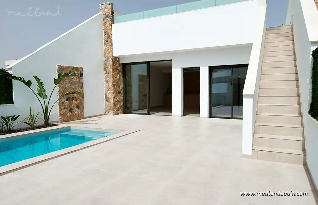 Chalet con piscina en venta en San Javier ciudad