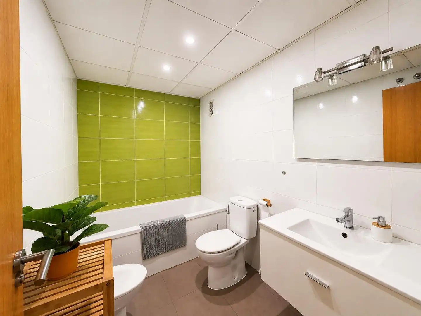 Badezimmer von Wohnung zur Miete in Valencia mit Klimaanlage, Heizung und Balkon