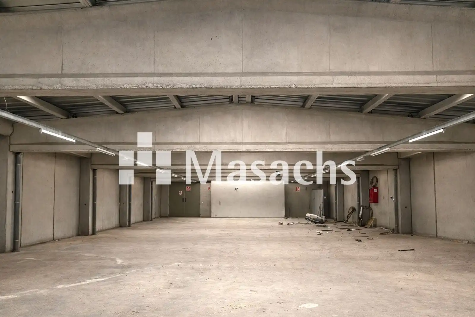 Aparcament de Nau industrial en venda en Figueres