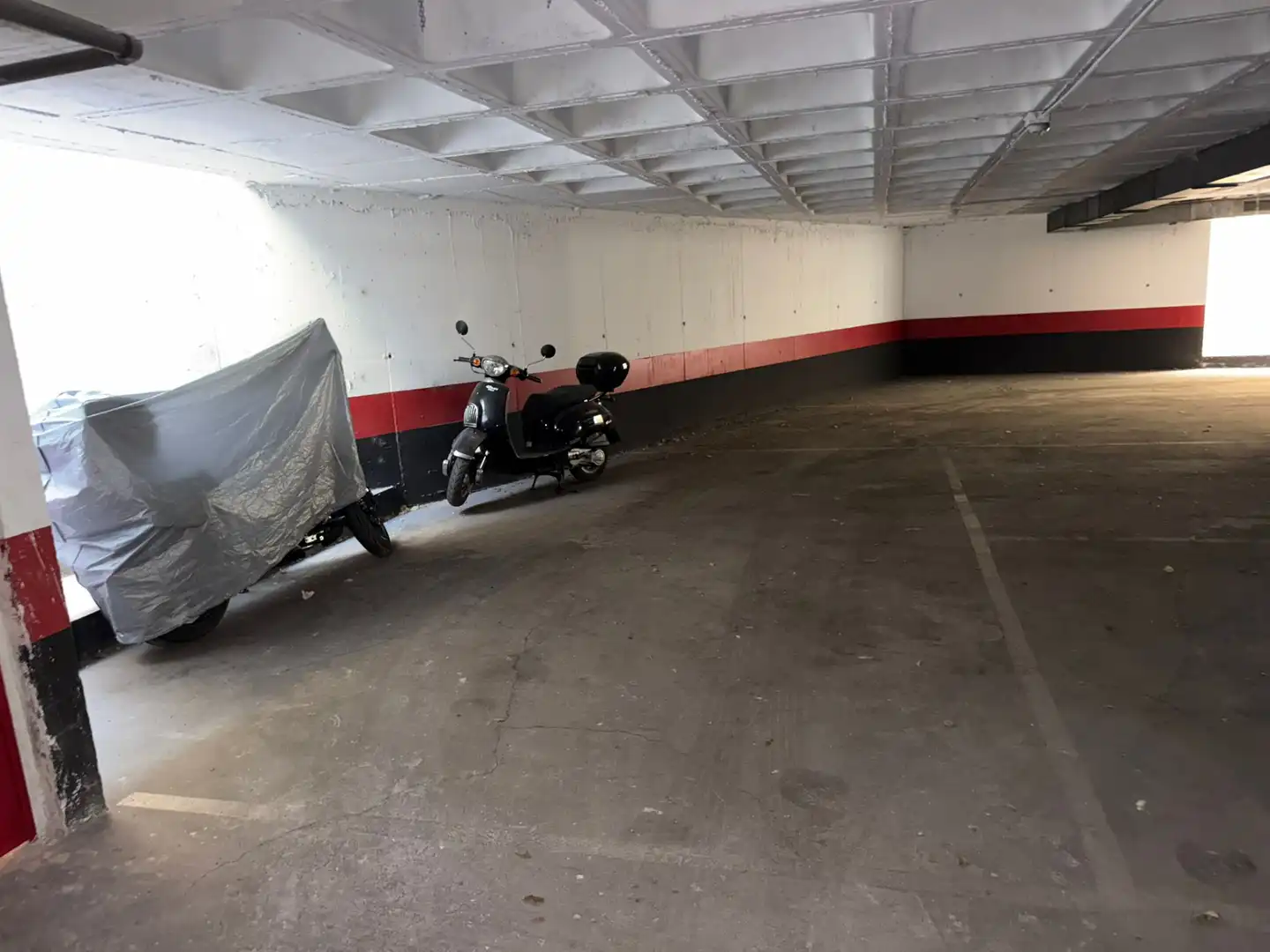 Einzelparkplatz mit Aufzug zum Verkauf in Calle de Santa Leonor, imagen 2