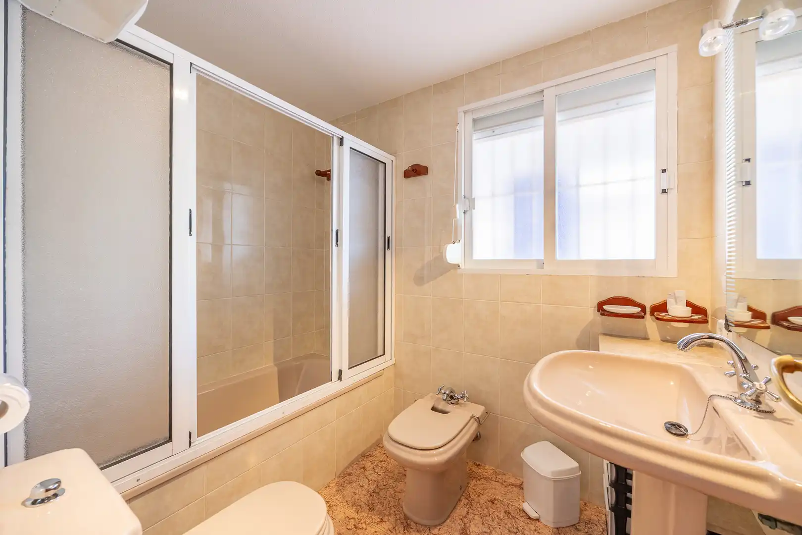 Baño de Apartamento en venta en Villajoyosa / La Vila Joiosa con Piscina, Amueblado y Piscina comunitaria