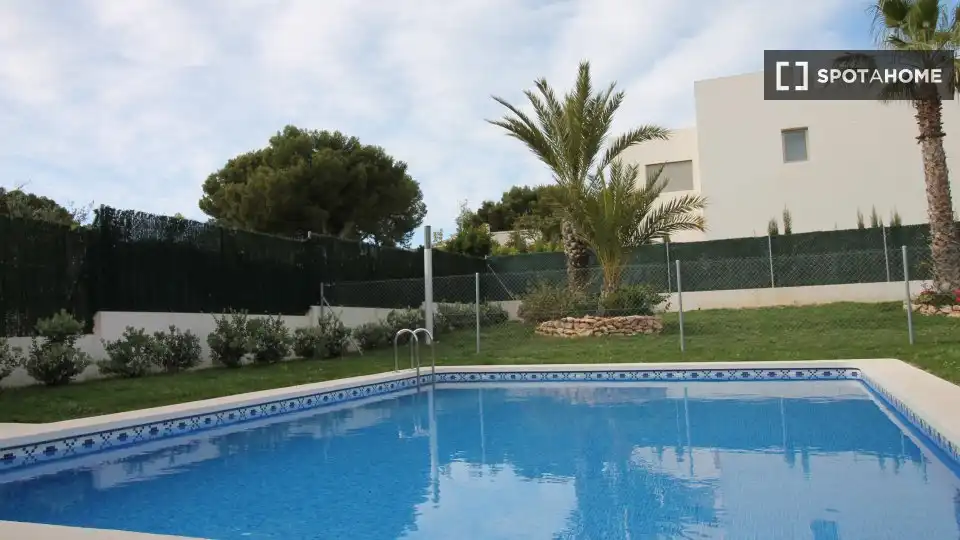 Piscina de Apartament per a compartir en Torrevieja amb Aire condicionat, Calefacció i Terrassa
