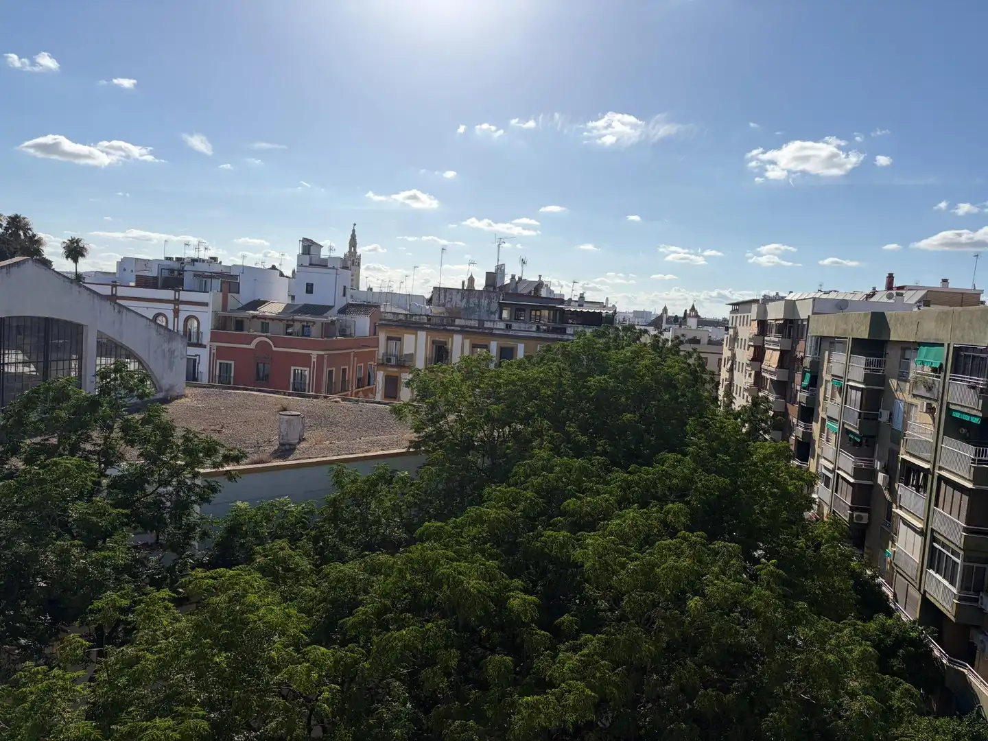 Vista exterior de Pis de lloguer en Sevilla amb Aire condicionat i Moblat