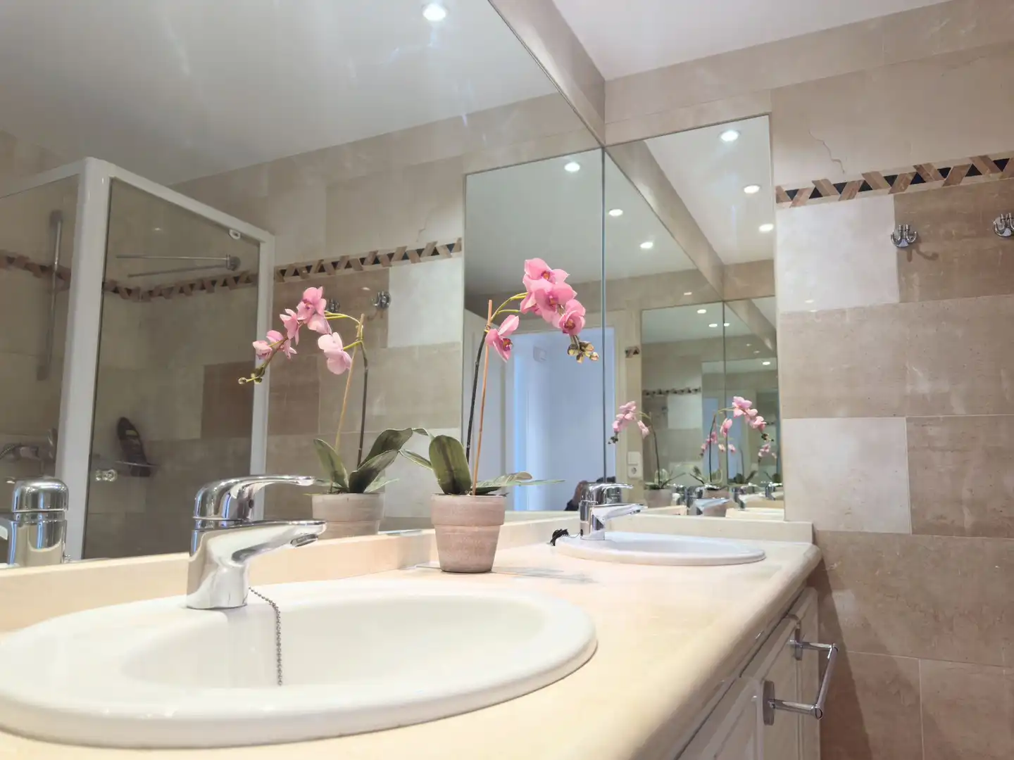 Baño de Apartamento de alquiler en Marbella con Aire acondicionado, Calefacción y Terraza