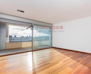 Sala d'estar de Pis en venda en Sant Adrià de Besòs amb Aire condicionat, Calefacció i Parquet