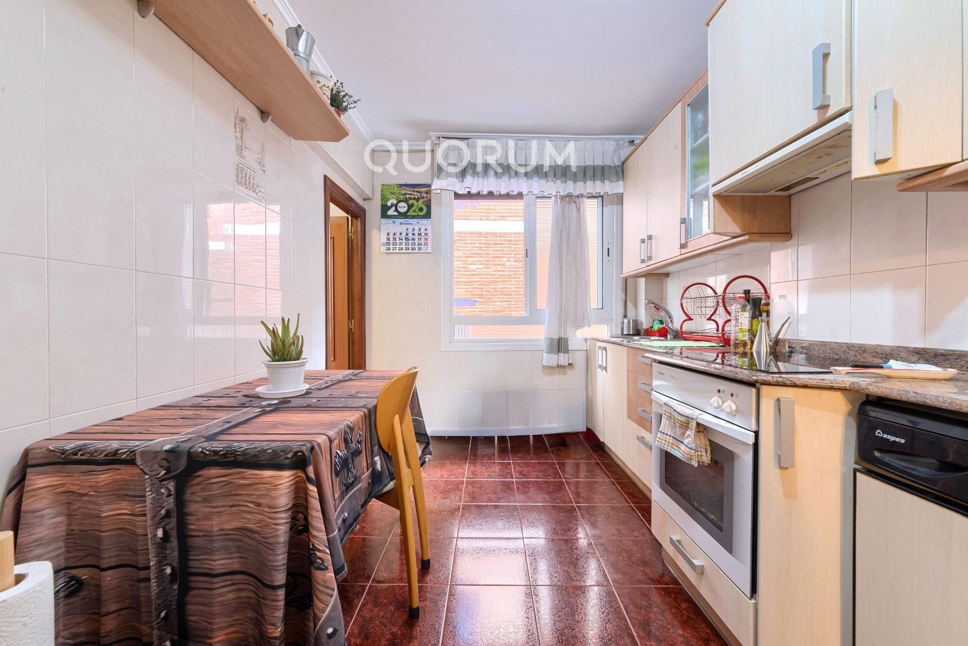 Cocina de Piso en venta en Basauri  con Parquet y Amueblado
