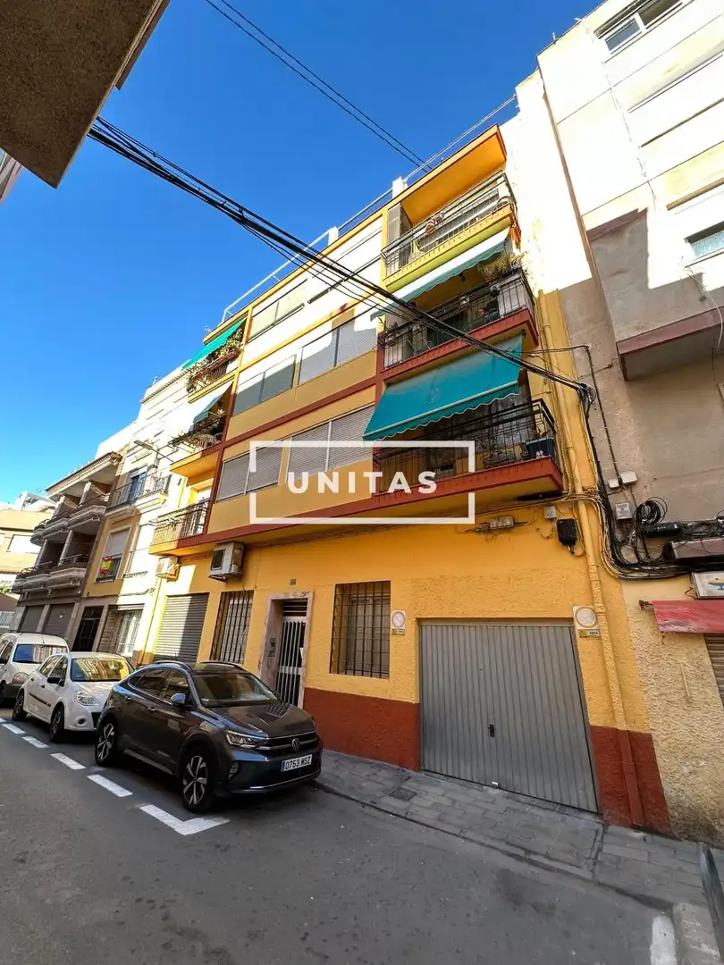 Piso con terraza en venta en Pla - Carolinas