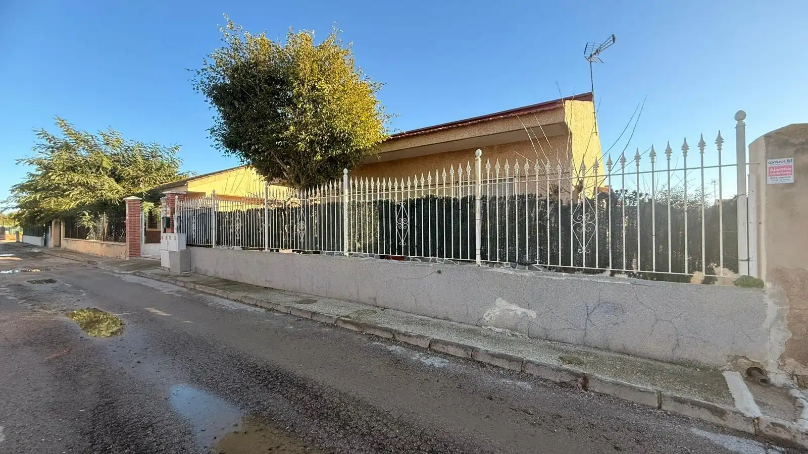 Vista exterior de Casa o xalet en venda en Cartagena amb Jardí privat, Terrassa i Piscina