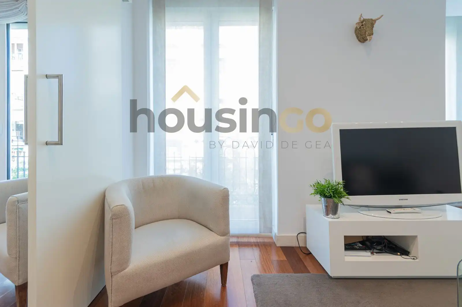 Living room of Flat for sale in Madrid  with Air Conditioner, Heating and Parquet flooring