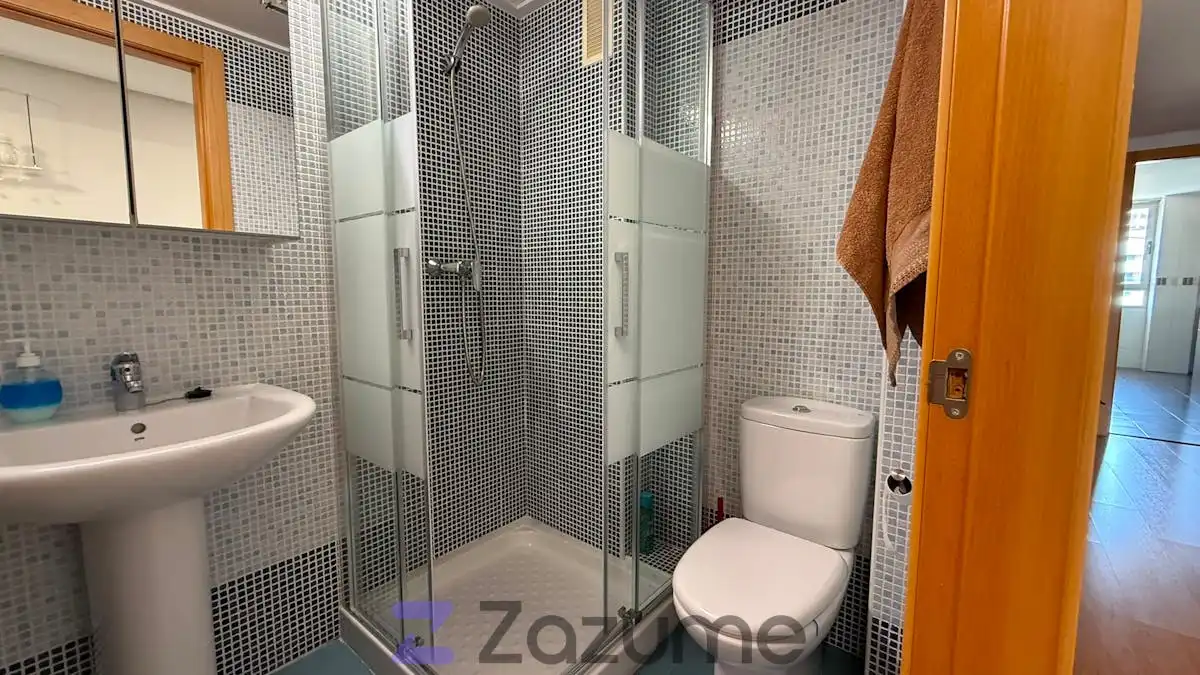 Baño de Piso de alquiler en Murcia con Aire acondicionado, Calefacción y Horno