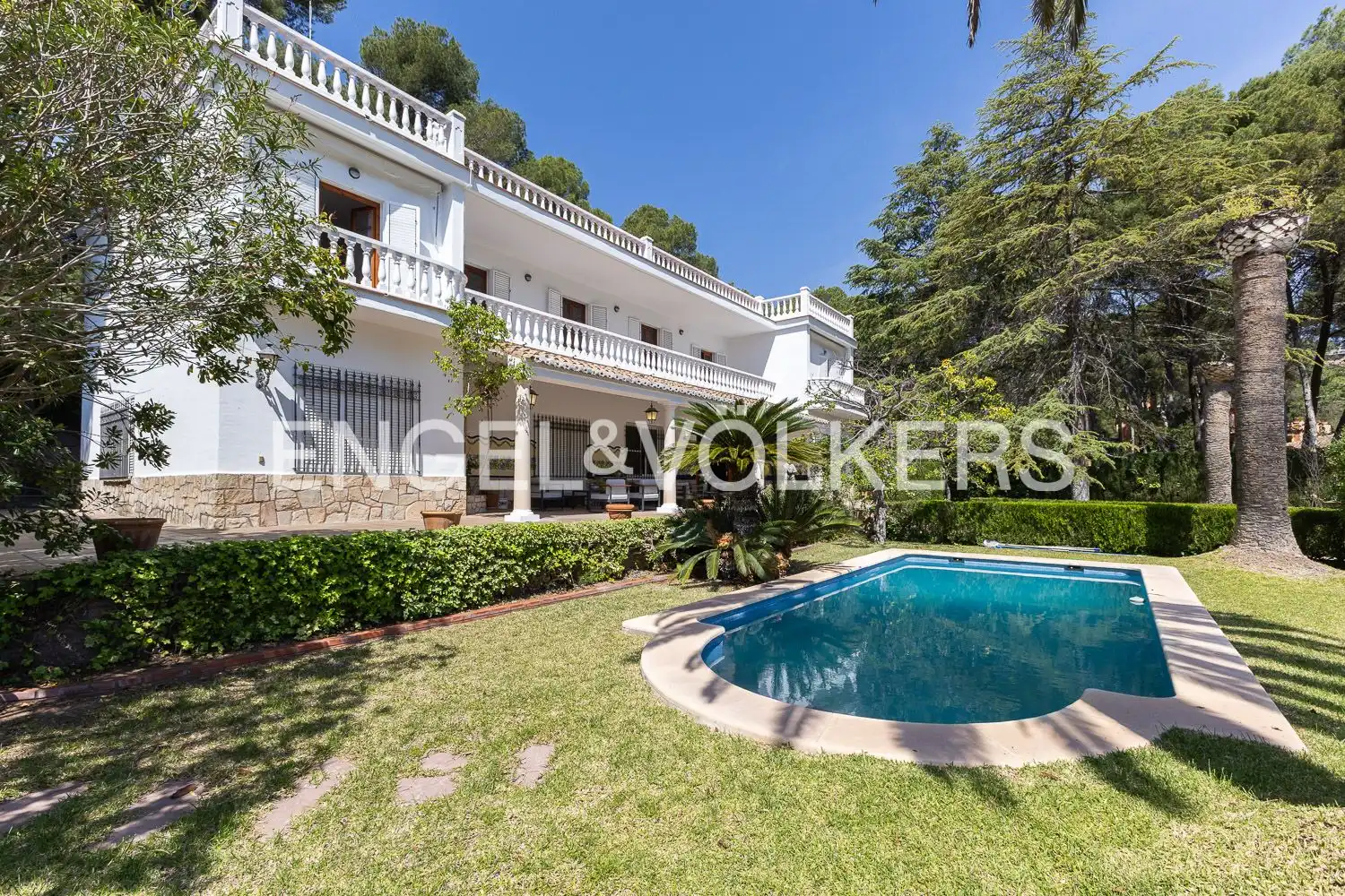 Vista exterior de Casa o xalet en venda en Náquera amb Calefacció, Jardí privat i Terrassa