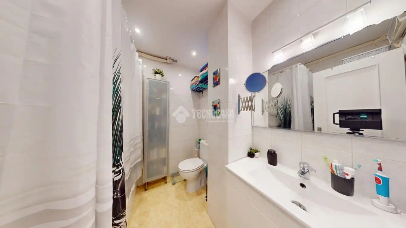 Badezimmer von Wohnung zum Verkauf in Azuqueca de Henares mit Klimaanlage und Heizung